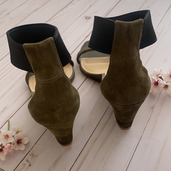 Banana Republic olive green sandal - Picture 3 of 16